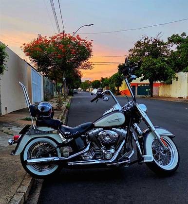 HARLEY-DAVIDSON SOFTAIL HERITAGE CUSTOM 